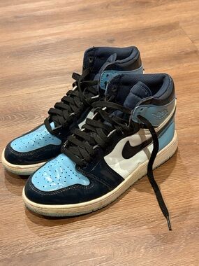 UNC patent Jordan’s size 8 in Light Blue, Black & White size 8